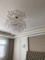 lustre led blanc doré feuillagé classique baroque translucide cristaux salon chambre