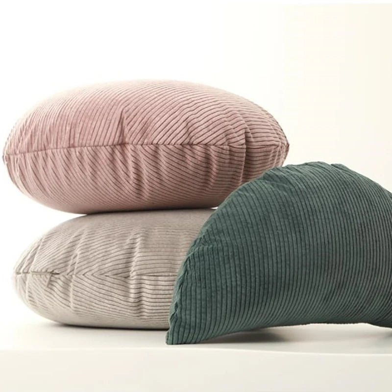 housse coussin ronde velours côtelé rayures horizontales décoration canapé salon moderne rose pâle