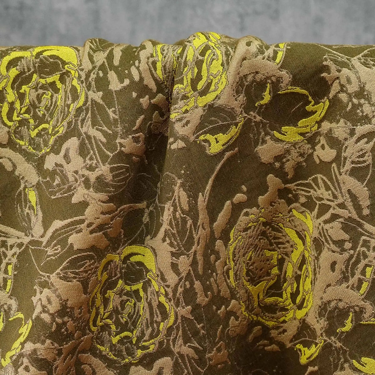 tissu imprimé fleurs stylisées marron jaune moderne élégant polyester largeur 140cm respectueux environnement
