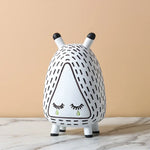 figurines decoratives modernes enfants couleurs vives motifs points textures lisses deco maison exposition