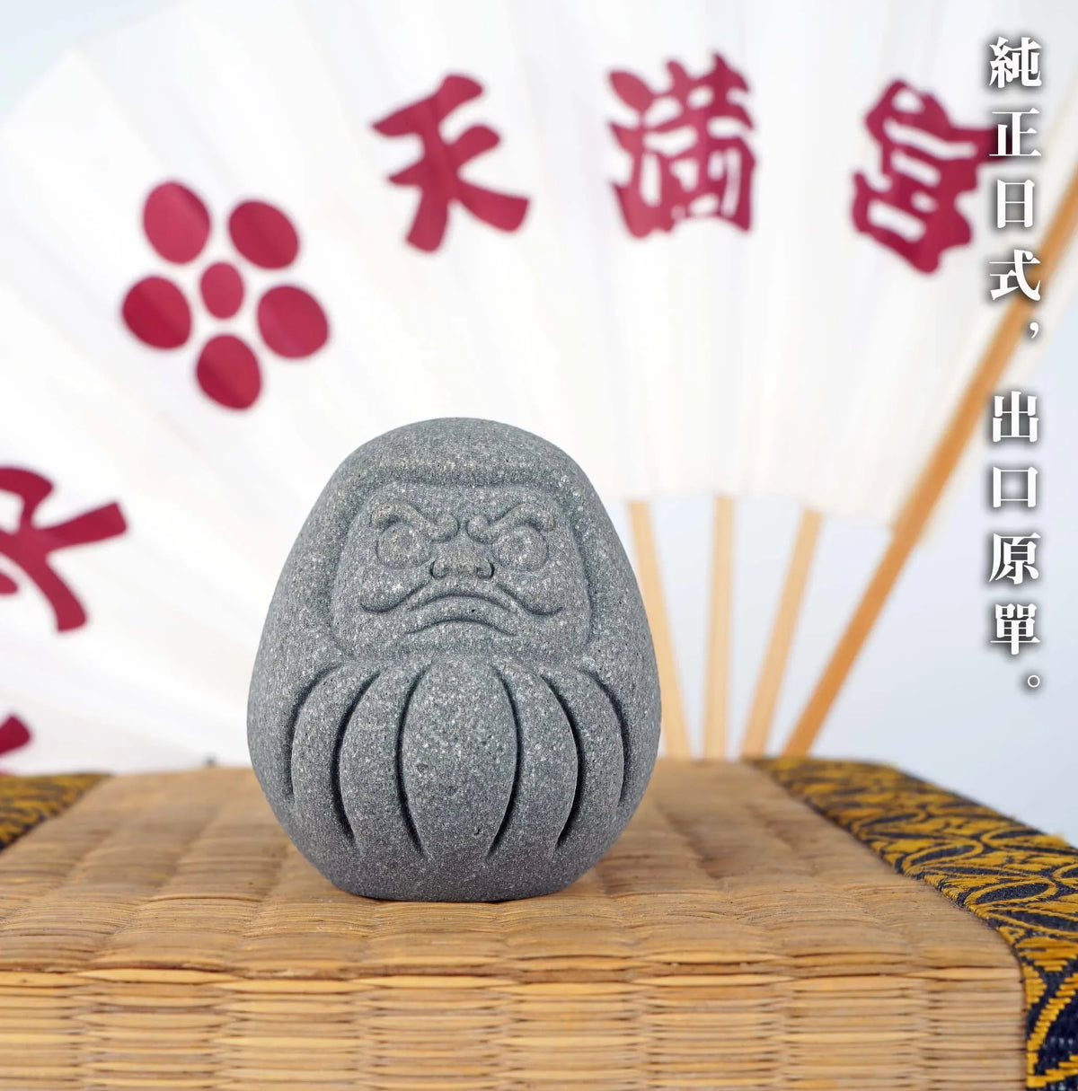 statue daruma gris relief sculpté artisanal traditionnel maison décoration bouddhiste