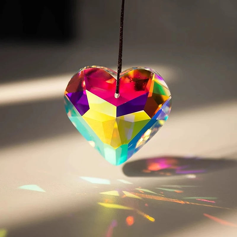 pendentif multicolore facettes géométriques transparent moderne élégant résine brillant chainette métalextérieur jardin