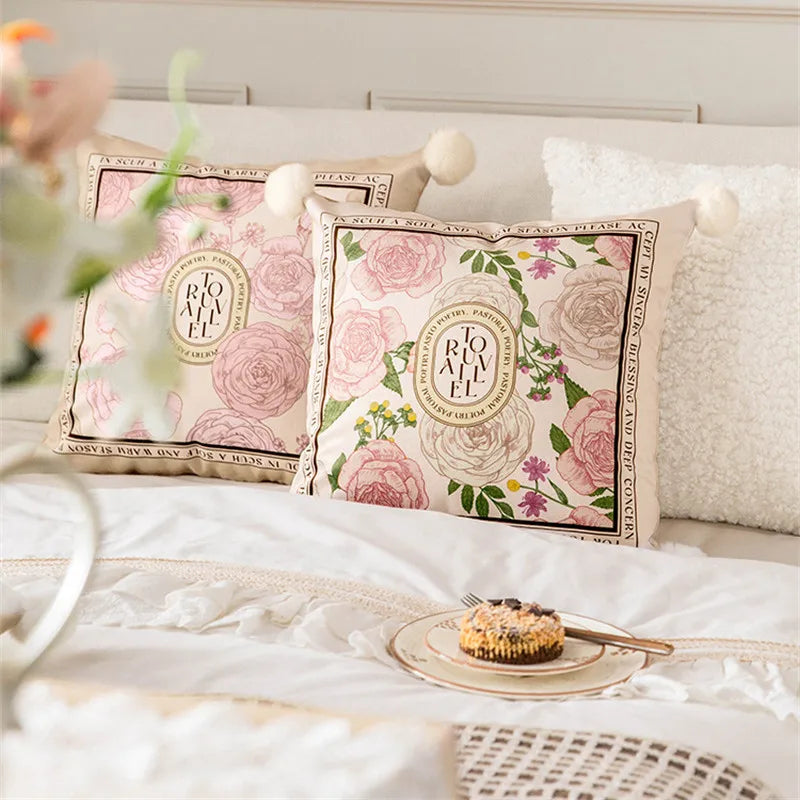 Coussins décoratifs carrés motif floral roses vintage beige lit canapé chambreextérieur