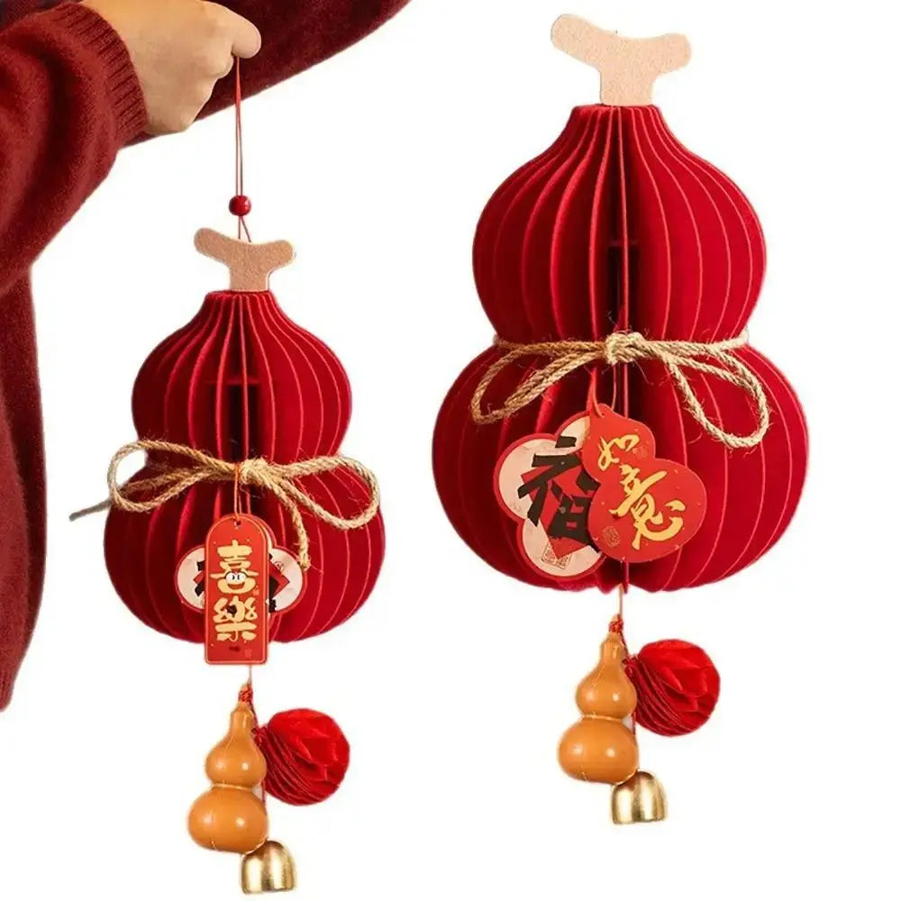 lanterne traditionnelle chinoise rouge mariage anniversaire noël papier plissé cloches dorées caractères chinois