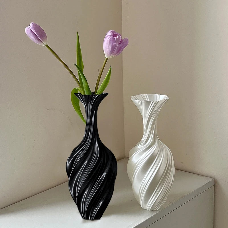 vase décoratif moderne minimaliste motif ondulé spirale opaque fleurs lilas violet table maison salon
