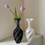 vase décoratif moderne minimaliste motif ondulé spirale opaque fleurs lilas violet table maison salon