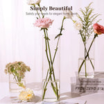 Bougies flottantes dans des vases en verre transparent pour ambiance romantique