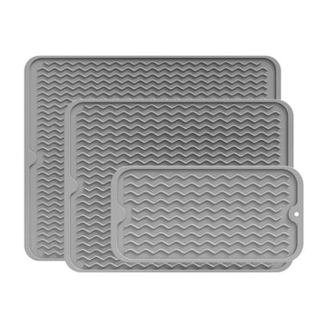 tapis drainage silicone gris rayures modernes assiettes verres cuillères couteaux poêle assaisonnement