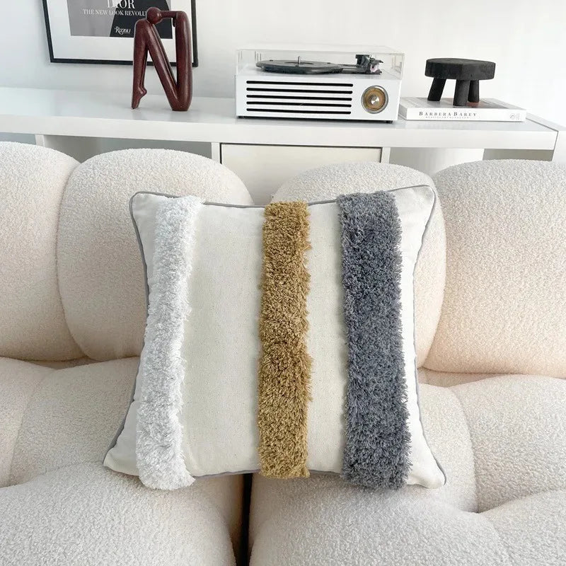 taies d'oreiller géométriques brodées contemporaines beige gris blanc pompons respectueux environnement