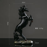 statuette cheval résine blanc noir rouge réaliste brillante décoration classique sculpturalSTONEBASE