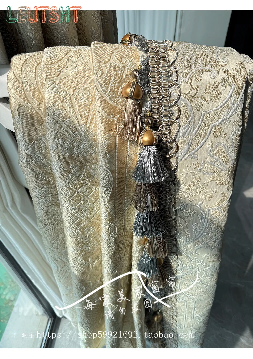 rideau occultant beige clair broderie florale luxe classique pompons dorés tassel