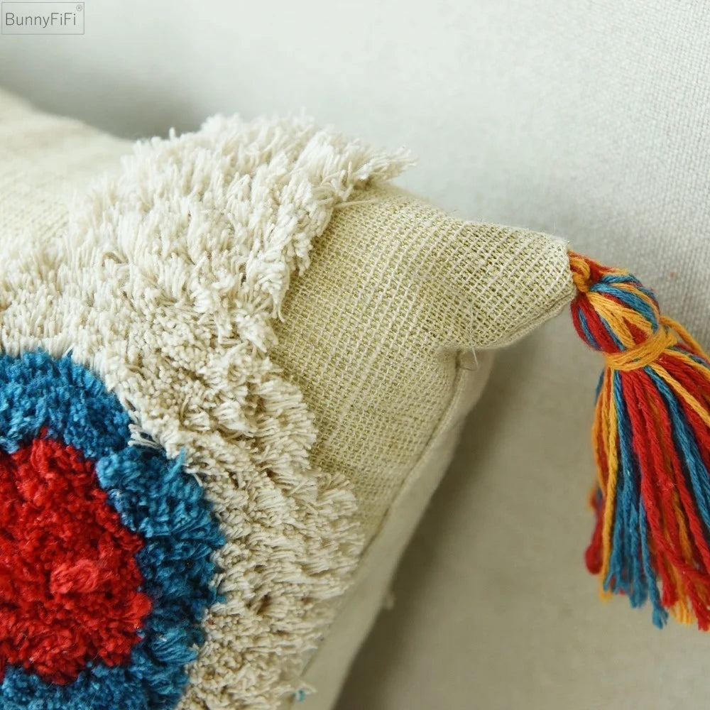 coussins decoratifs boheme ethnique motifs geometriques couleur beige rouge bleu orange rose jaune franges