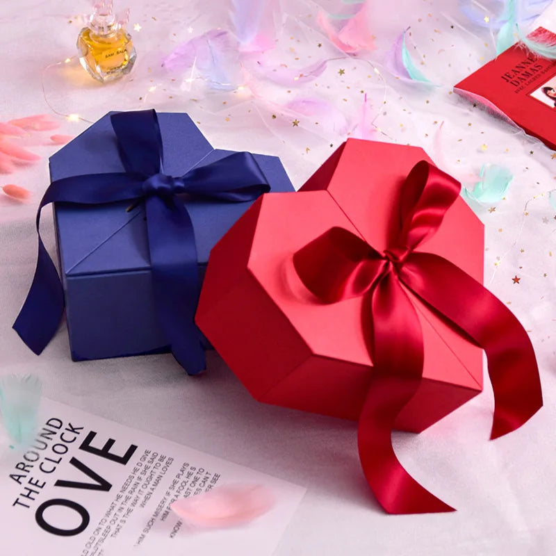 boîtes cadeaux coeurs rubans classiques occasions anniversaires saint valentin noël mariages salopes noires rouges.velours