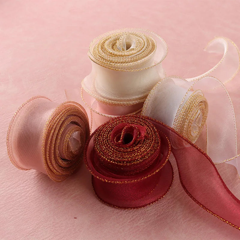 ruban organza bordure dorée classique rouge rose clair beige décoration gâteau boîte cadeau emballage