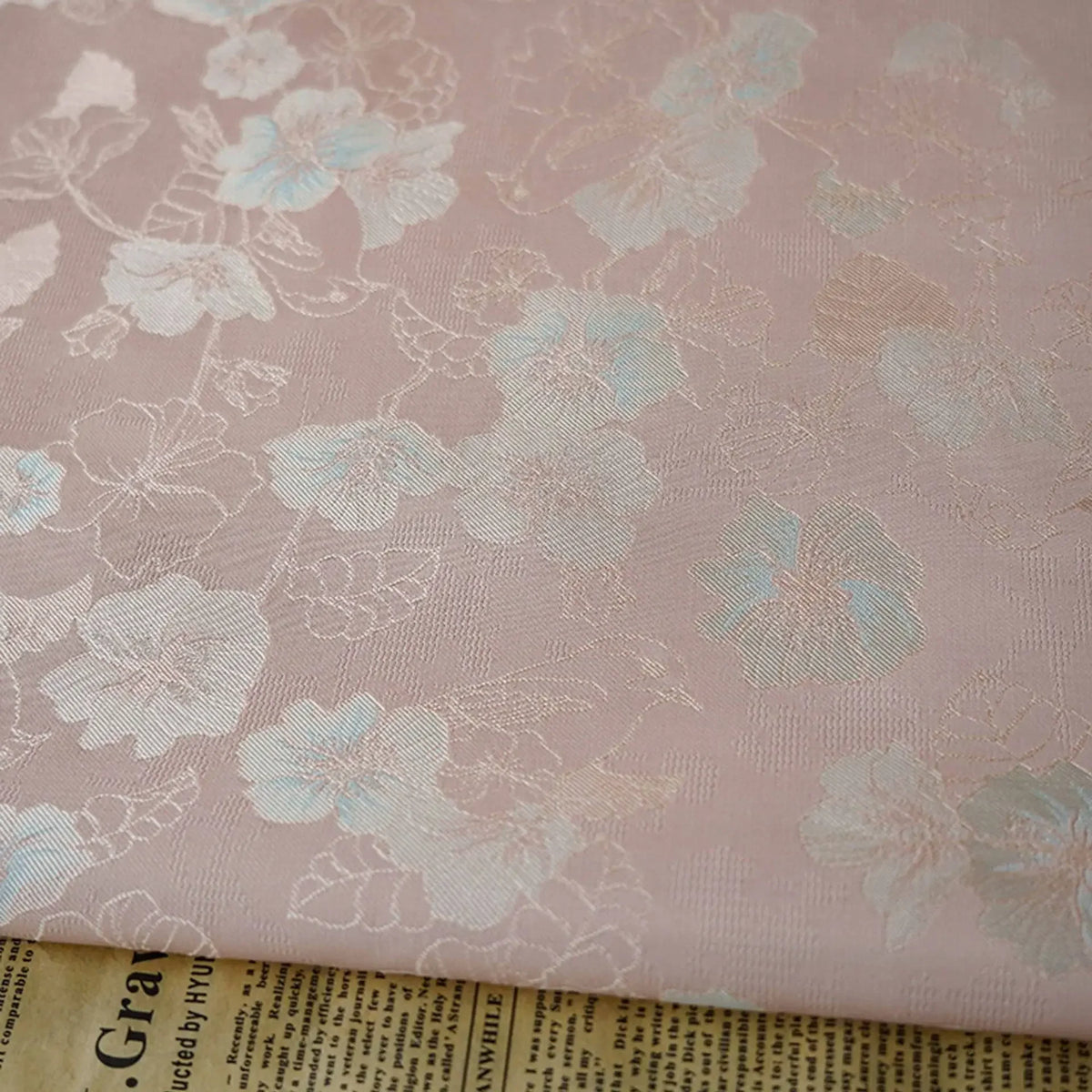 tissu floral rose fleurs blanches classique opaque polyester couture robe jupe élégant