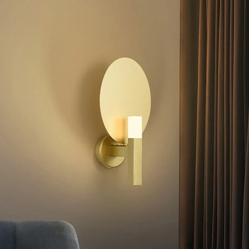 applique murale moderne or noir ampoule led finition mate éclairage quotidien minimaliste chambre salon
