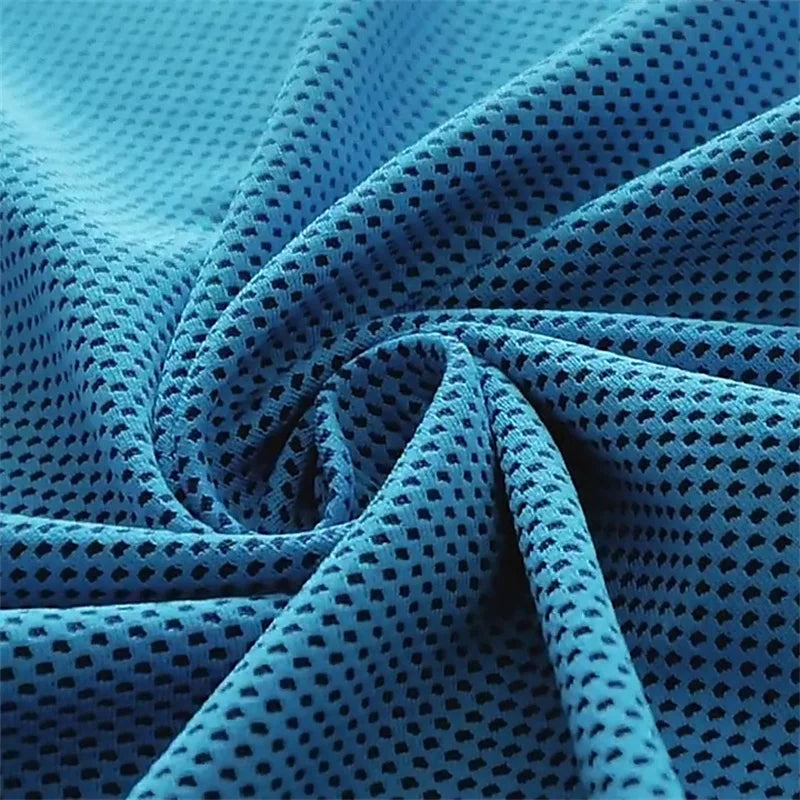 serviette microfibre points noirs bleu orange gris moderne sportive rapide absorption refroidissement durable activités