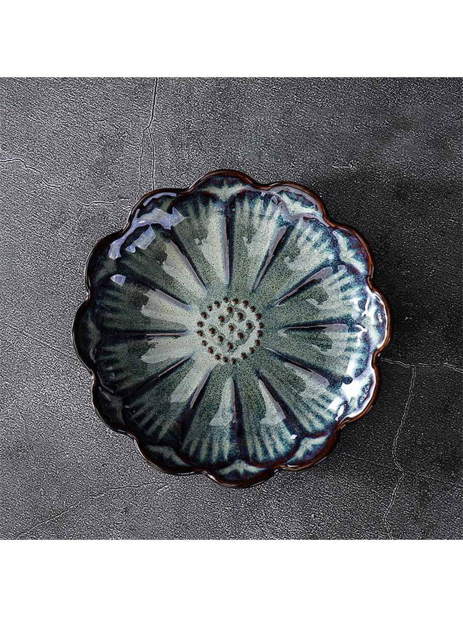 assiettes bijoux rose bleu vert rayures concentriques bordure dorée moderne élégantes rangement exposition