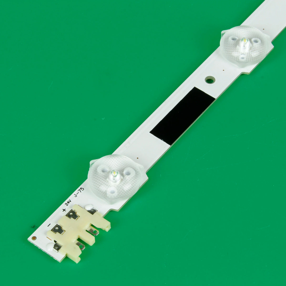bande lumineuse led adhésive blanc noir vert moderne connecteurs électriques dimensions variées technologie