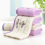 serviettes bain brodées fleurs violettes bordure rayée coton doux visage mains ensemble violet blanc