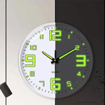 horloge murale luminoise antique aiguille fond noir numéros blancs vert fluo salon decoration