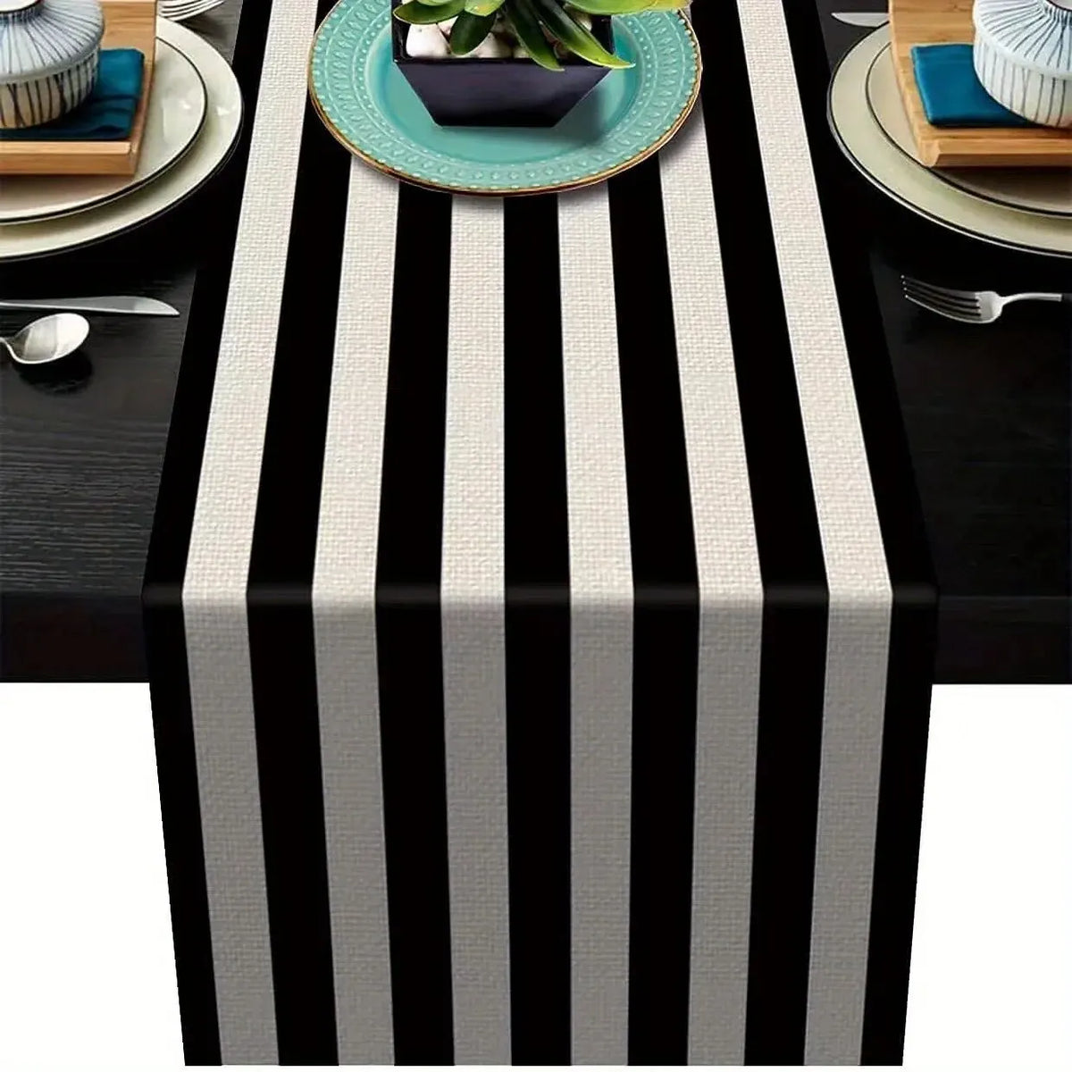 nappe table lin noir blanc carreaux géométriques moderne décoration maison simple vertical textiles