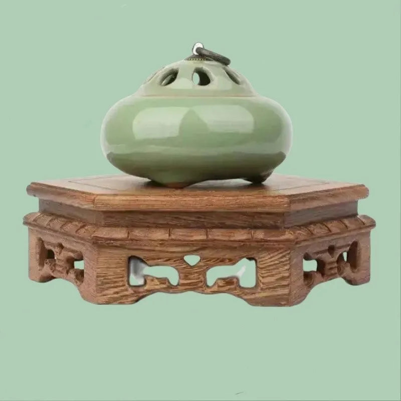 support bois classique bougeoir figurine vert pastel gris clair texture céramique lisse
