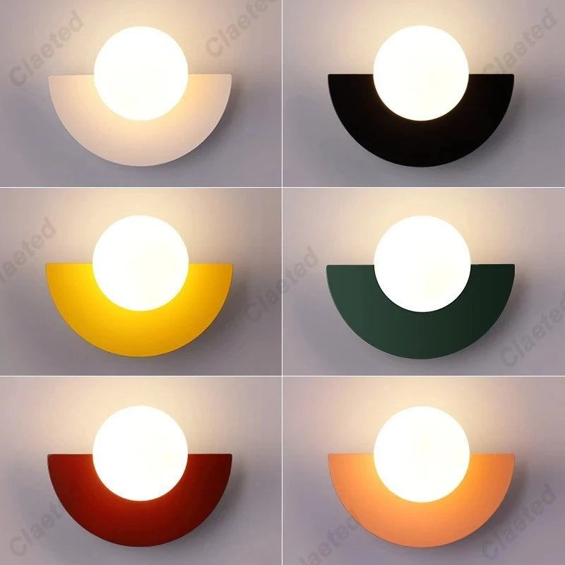 lampes murales modernes blanc rouge noir jaune sphères translucides demi cercles opaques minimaliste