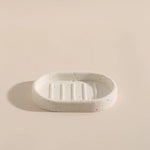 ensemble salle bain moderne blanc texturé distributeur savon gobelet support brosse dents plateau électrique