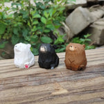 statues animaux ours blanc noir marron clair yeux noirs pattes rouges artisanal moderne