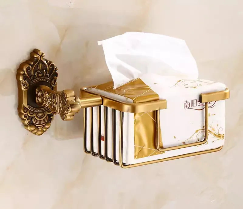 accessoires salle bain doré ornements sculptés finition brillante antique élégant porte serviettes savon toilette