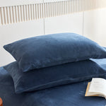 taies d'oreiller velours polyester bleu marine zip doré contemporain maison simple
