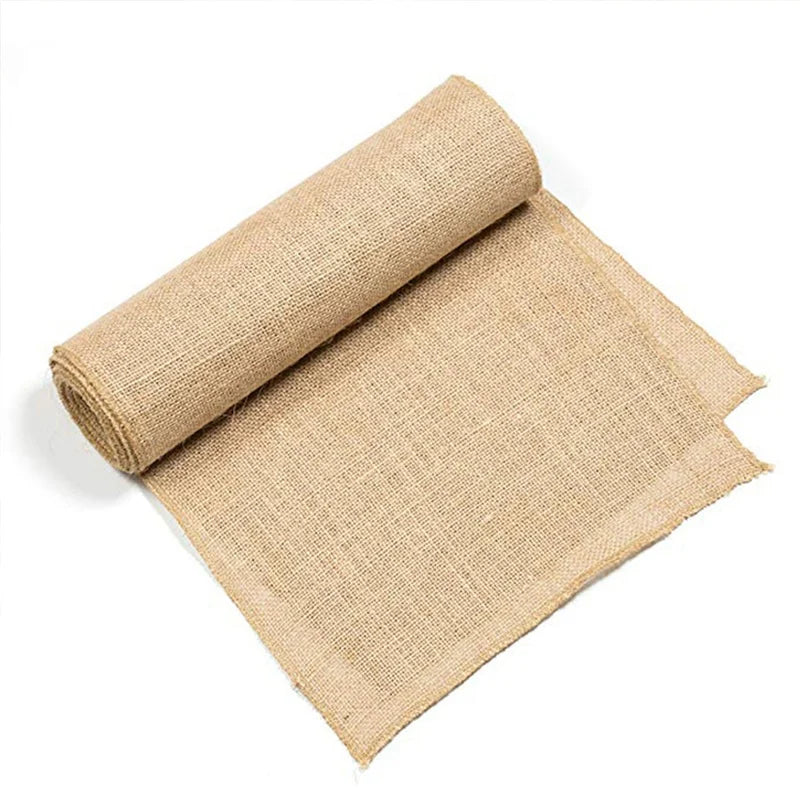 chemin table rustique toile jute nappe blanche decoration mariage champetre assiettes couverts