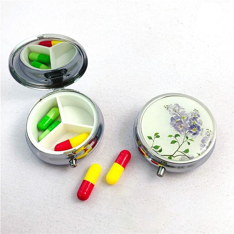 boîte pilules argentée fleurs papillons bouton pression classique organisation médicaments portable unisexe adultes
