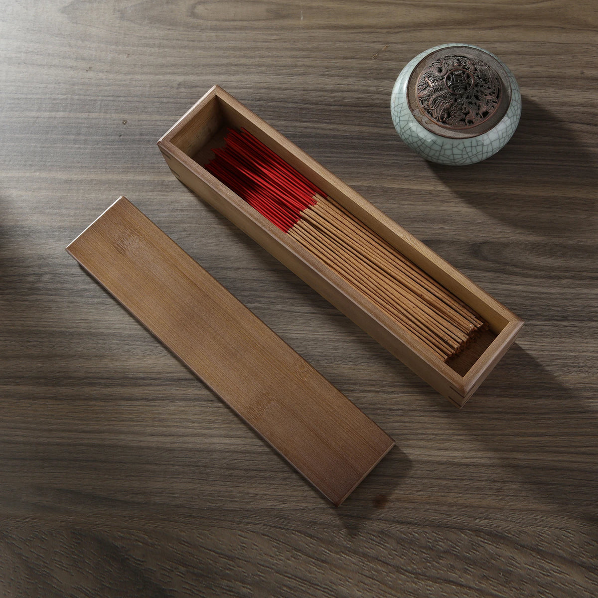 boîte encens bois naturel couvercle intégré traditionnelle méditation aromathérapie rangement sécurisé minimaliste naturel