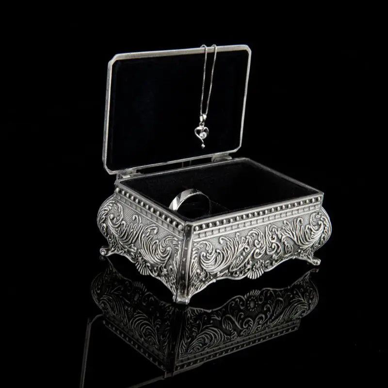 boîte bijoux argentée ornements floraux classique tissu intérieur femmes domestique