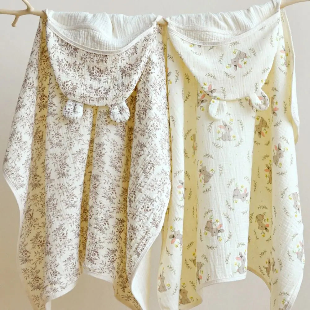 couverture bébé imprimé floral lapins blancs douce texture cotonnée classique oreilles boutons