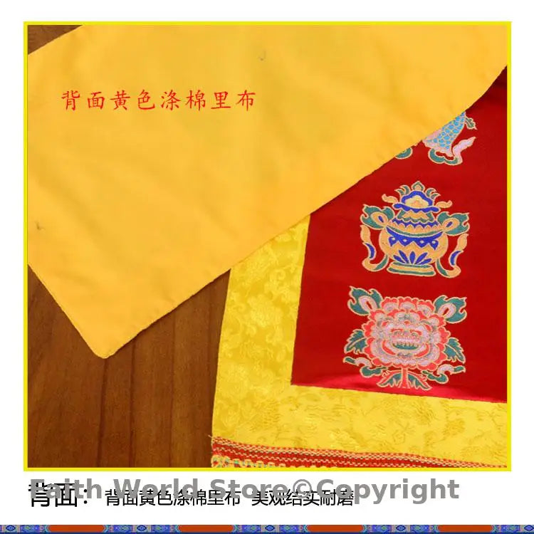 nappe decorative tibetaine symbols fleurs brodees tissu satin couleur jaune rouge bleu traditionnelle asiatique