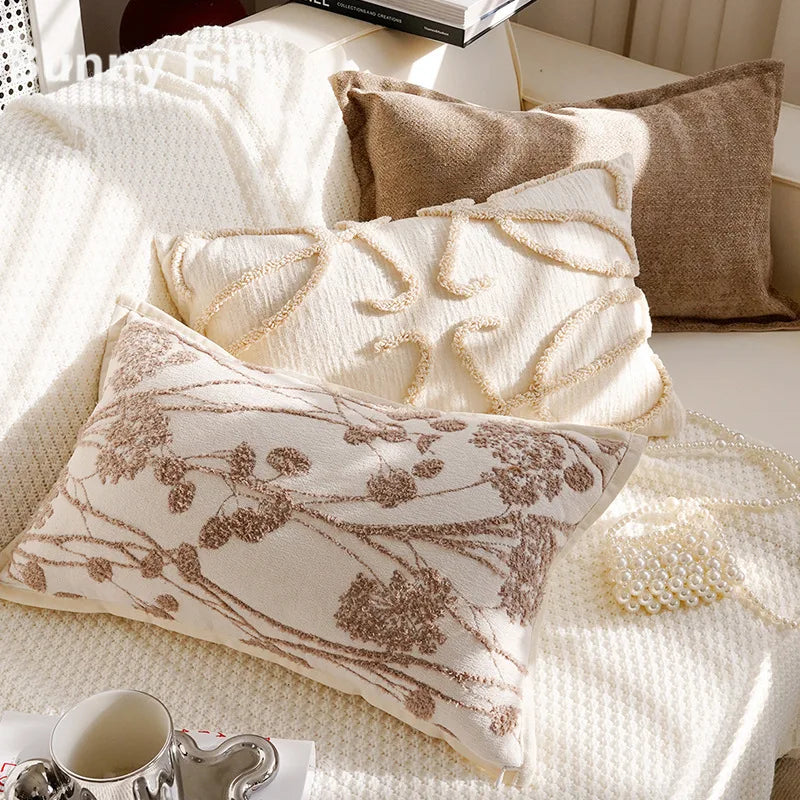 housse coussin décorative motif floral beige marron texture douce canapé lit salon moderne élégant