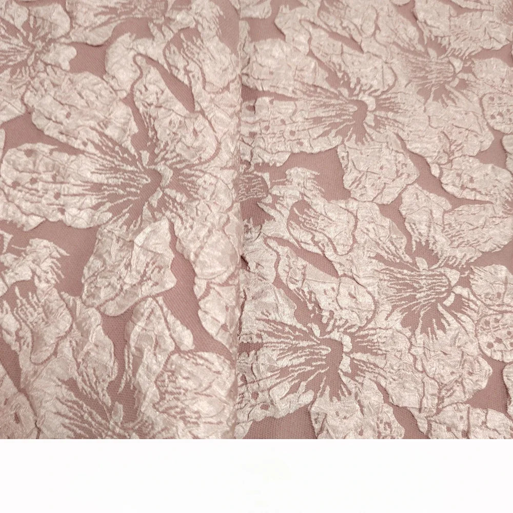 tissu polyester brocart fleurs relief bleu marine rose clair beige gris rouge jaune doré