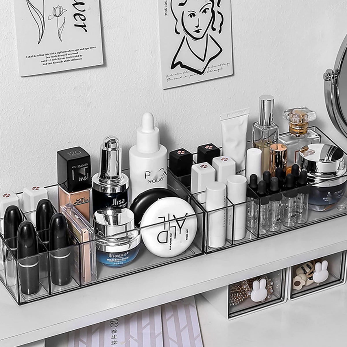 boîte rangement cosmétiques transparente moderne support rouge lèvres maquillage skincare pinceaux minimaliste