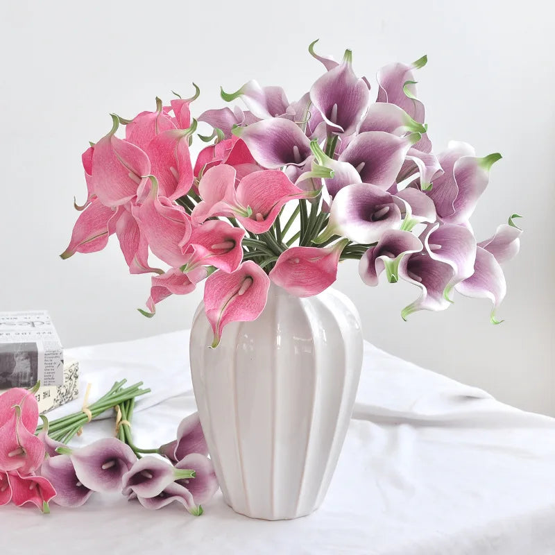 bouquets fleurs artificielles callas violettes blanches decoration mariage anniversaire intérieur
