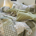 ensemble literie bleu motifs floraux bohème oreillers couverture taies d'oreiller texture lin froissé