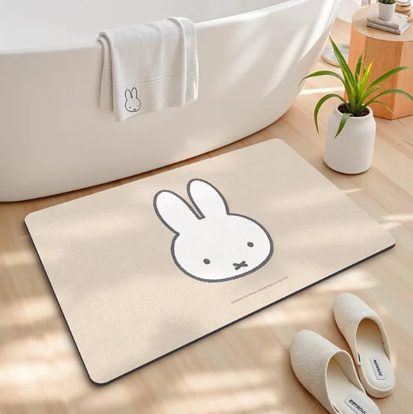 tapis bain dessin animé lapins gris jaune vert bleu rayures enfantin absorbant