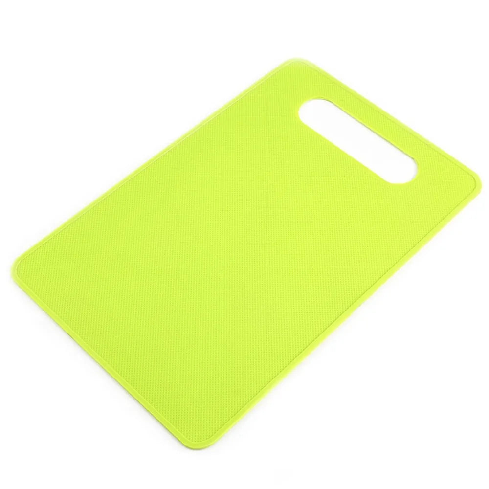 planches découper micro structurées modernes blanc vert rose jaune violet clips poignée écologiques cuisine