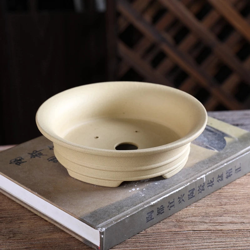 cache pot rond classique minimaliste couleur beige clair poterie lisse décoration table jardin fleurs