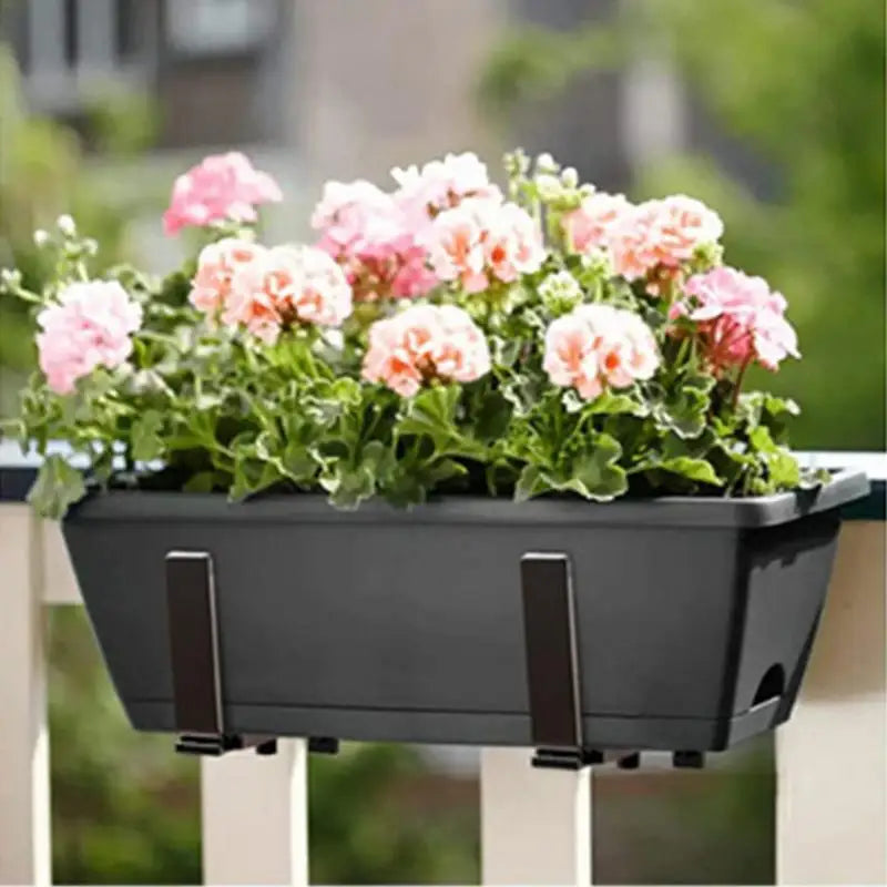 supports pots fleurs suspendus balcon rail métal décoratif plantes fleuries variées imitation bois tressage