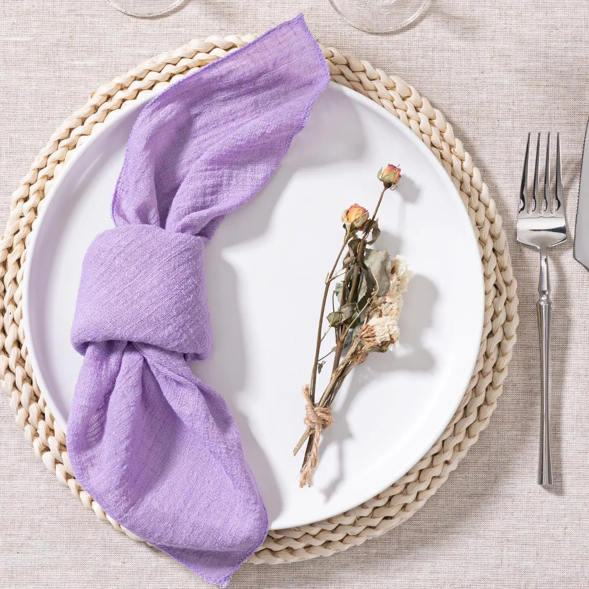 Serviettes table coton texture rugueuse rustique ruban jute fleur séchée violetclair 30x30cm mariage décoration