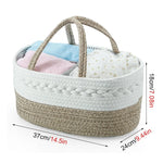 Panier de rangement bébé en corde de coton jaune dans une chambre d'enfant