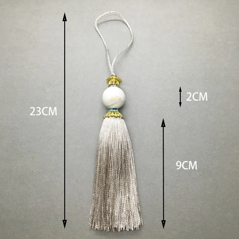 pompon décoratif gris bleu doré vert violet tissu finement tressé élégant moderne blanche chaîne